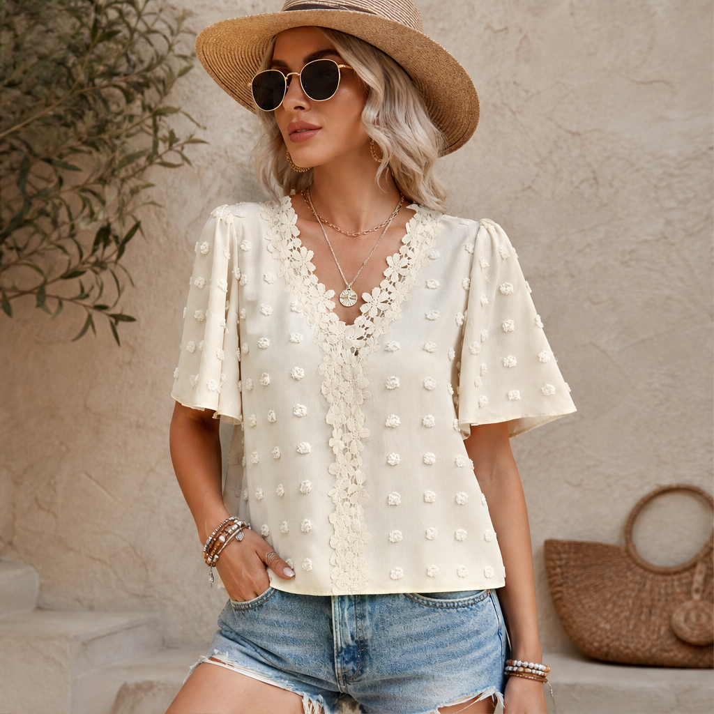 Farolina – Blusa Plumetis con Maniche a Farfalla in Pizzo lifestyle