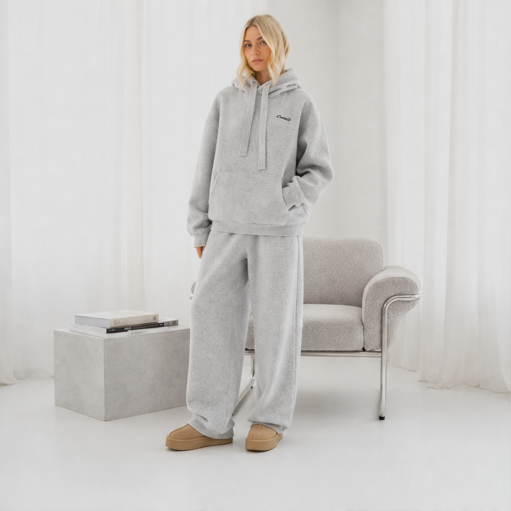 Morvana – Pantaloni Sweatpants in Pile Oversize lifestyle