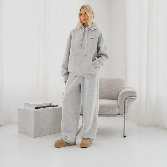 Morvana – Pantaloni Sweatpants in Pile Oversize lifestyle