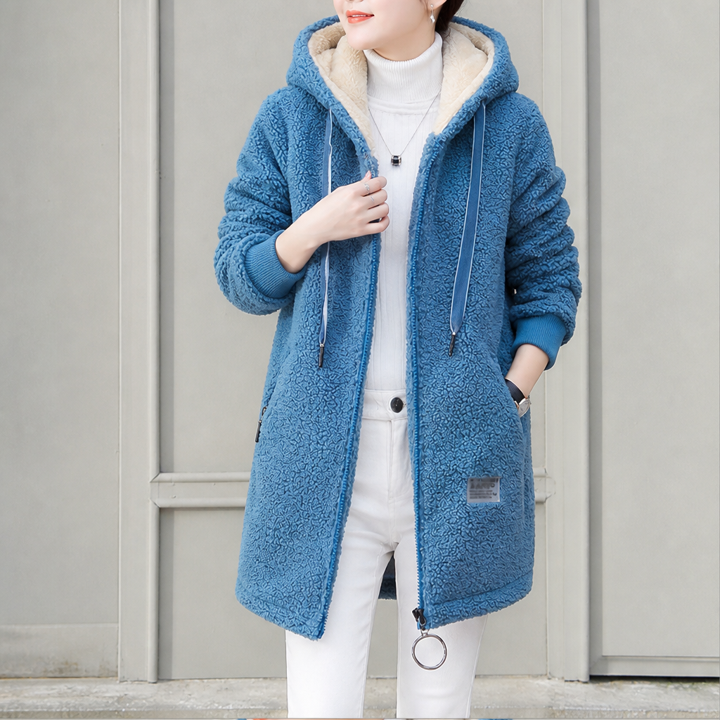 Lanicora – Cappotto in Ecopelliccia Agnello con Cappuccio lifestyle