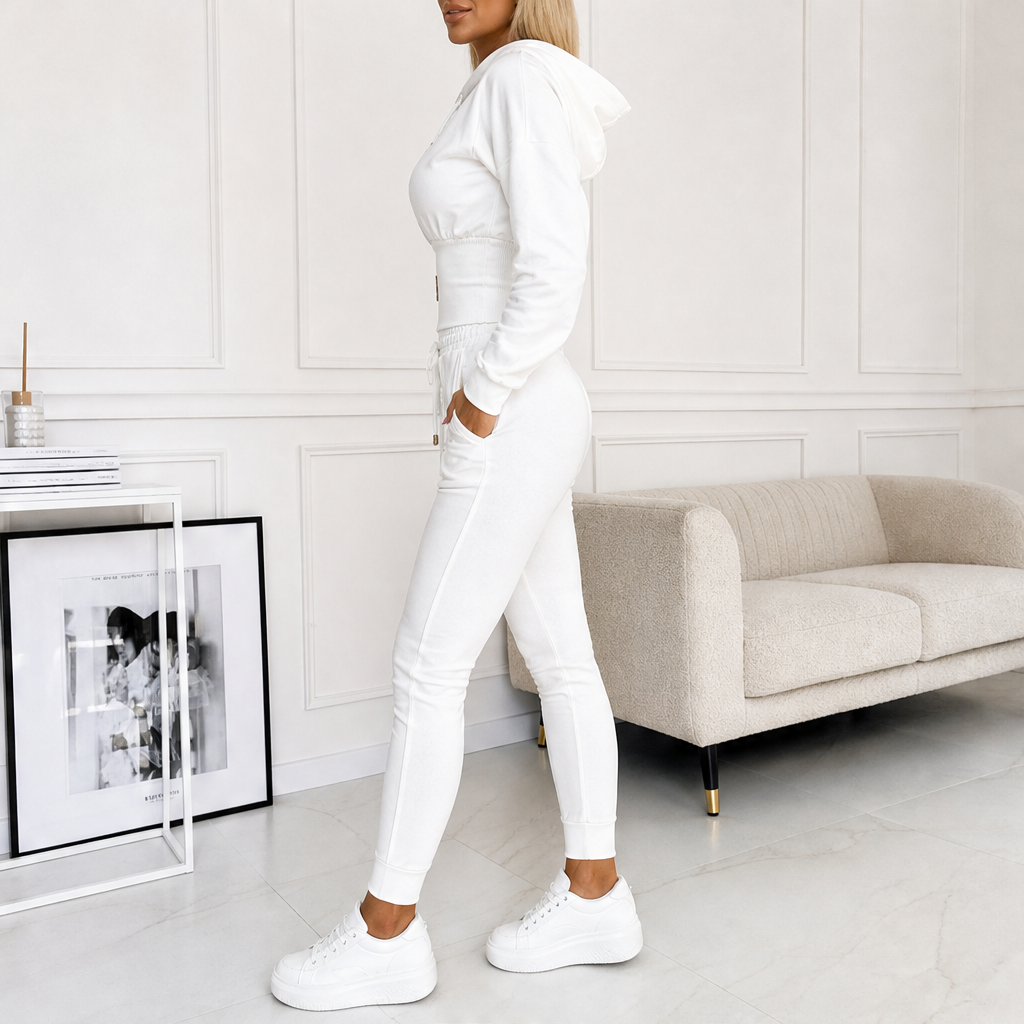 Velmora – Tuta Cropped con Cappuccio Due Pezzi lifestyle
