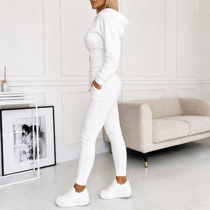 Velmora – Tuta Cropped con Cappuccio Due Pezzi lifestyle