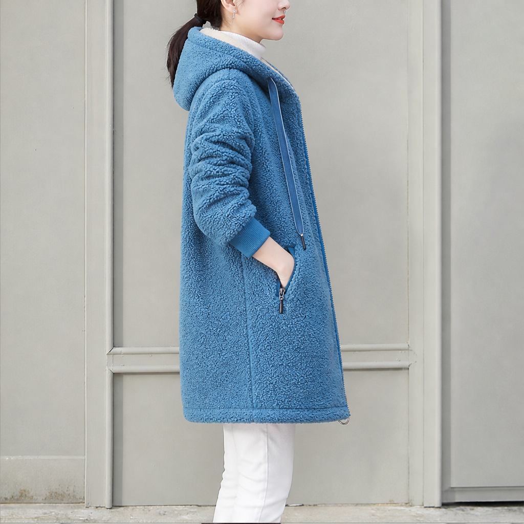 Lanicora – Cappotto in Ecopelliccia Agnello con Cappuccio lifestyle