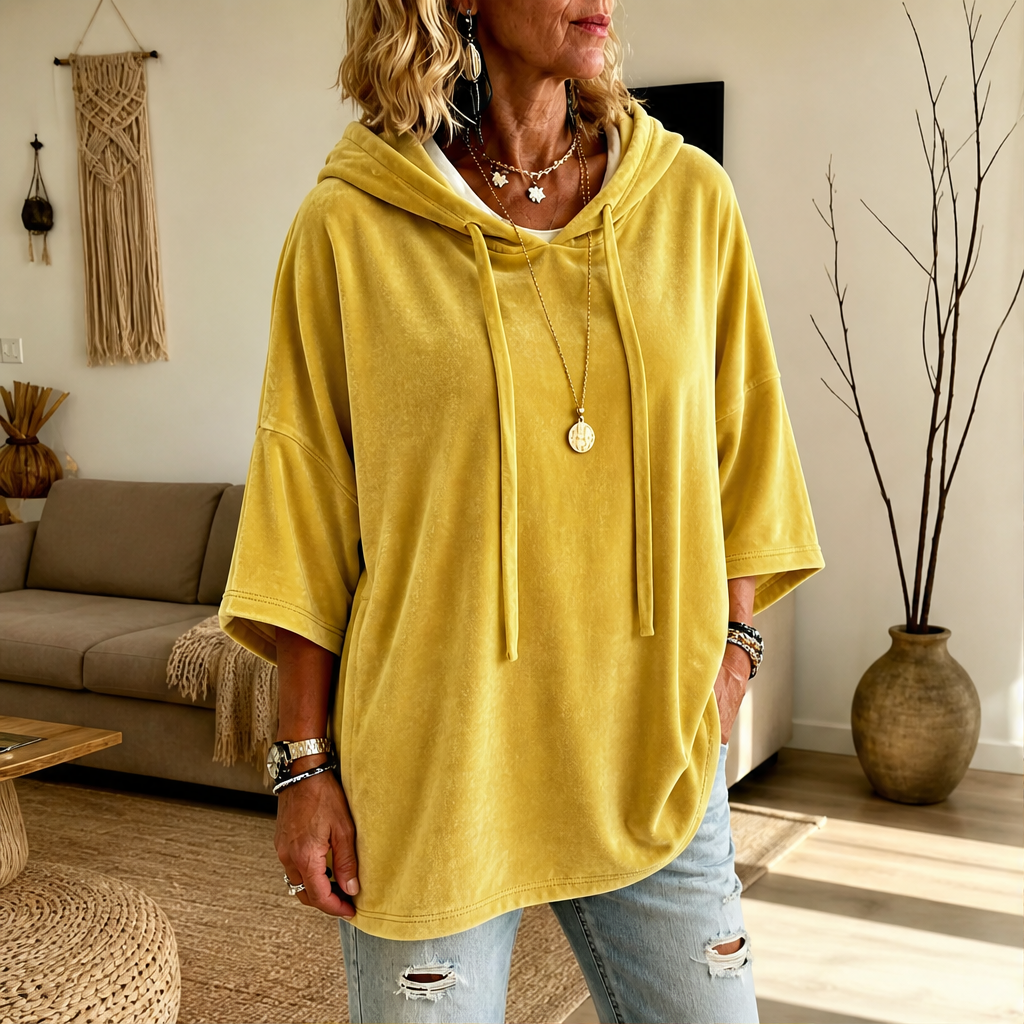 Velmora – Felpa Oversize in Velluto a Maniche 3/4 lifestyle