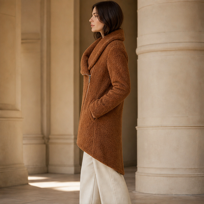 Morvante – Cappotto Lungo in Pile Asimmetrico lifestyle