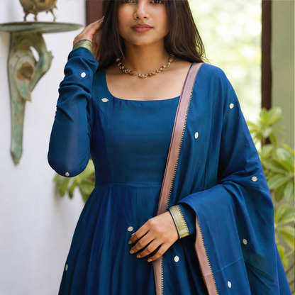 Narayani – Abito Anarkali Ricamato con Dupatta lifestyle
