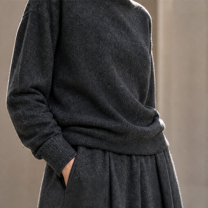 Varlune – Completo Dolcevita e Gonna Lunga a Due Pezzi lifestyle