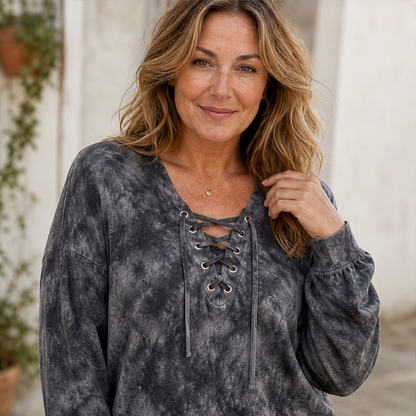 Velmara – Top Tie-Dye con Allacciatura a V lifestyle