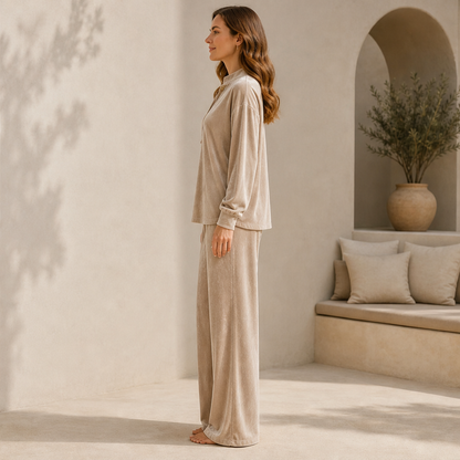 Velmora – Completo Due Pezzi in Velour Gamba Larga lifestyle