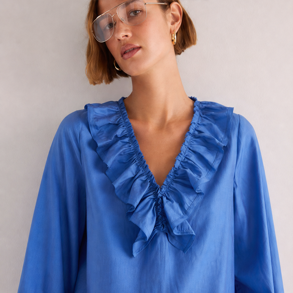 Velmora – Camicetta con Scollo a V e Rouches lifestyle