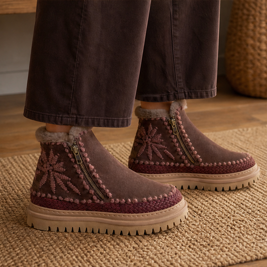 Novarra – Stivaletto Floreale in Suede Choc lifestyle