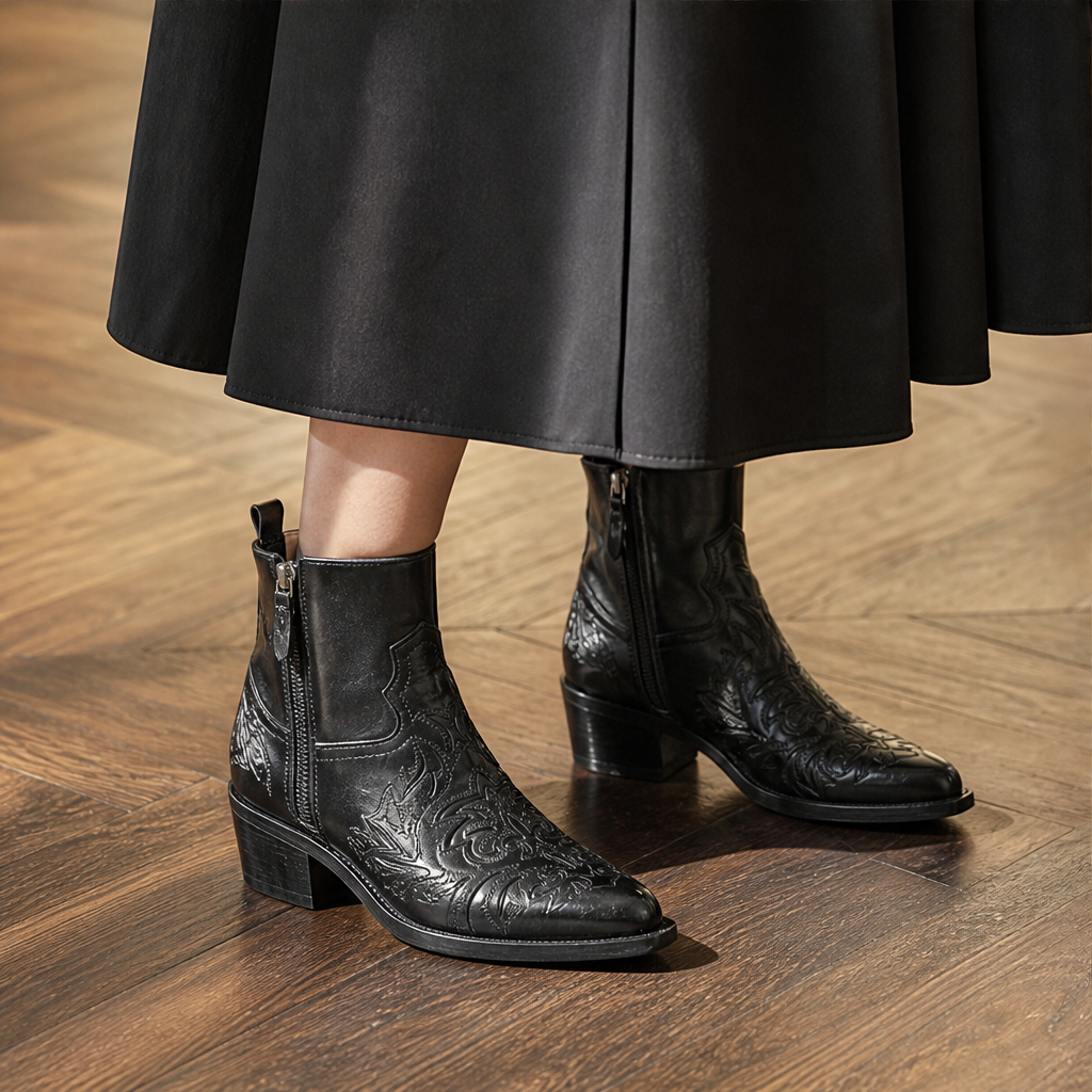 Velmara – Stivaletti Texani Ricamati in Pelle lifestyle