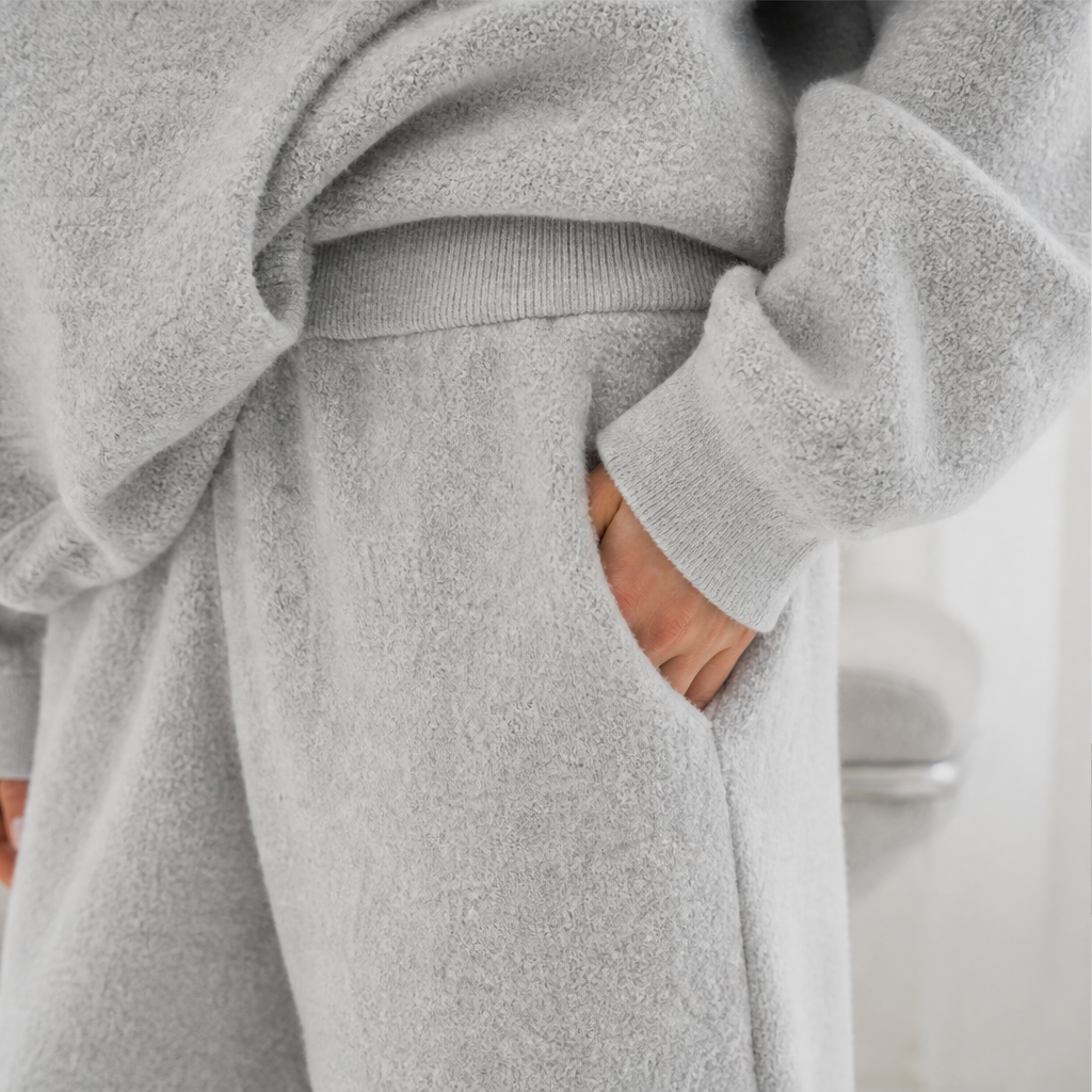 Morvana – Pantaloni Sweatpants in Pile Oversize lifestyle