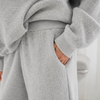 Morvana – Pantaloni Sweatpants in Pile Oversize lifestyle
