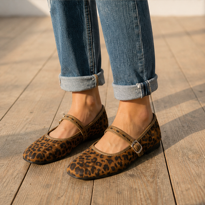 Morvena – Ballerine Mary Jane in Ecopelle Scamosciata lifestyle