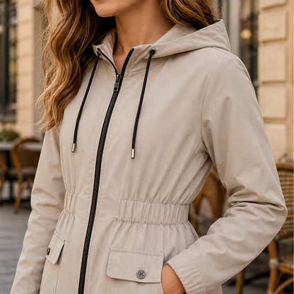 Pioverra – Giacca Impermeabile con Cappuccio lifestyle