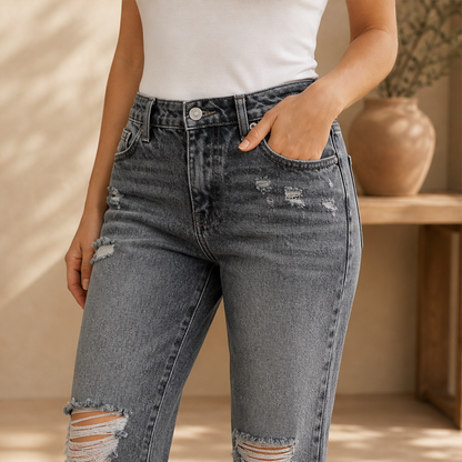 Vellara – Jeans Dritti Vita Alta Strappati lifestyle