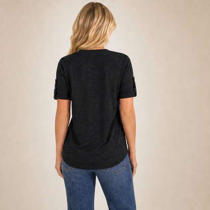 Venalira – Blusa Scollo V Plissettata con Bottoni lifestyle