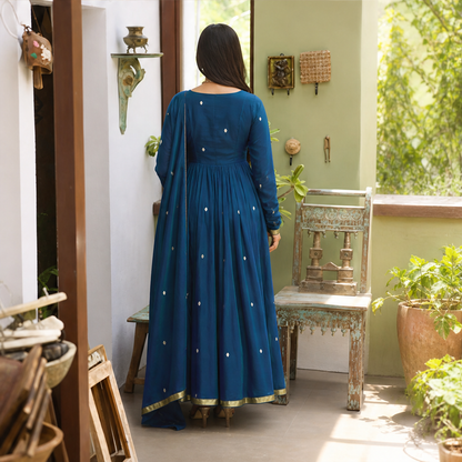 Narayani – Abito Anarkali Ricamato con Dupatta lifestyle