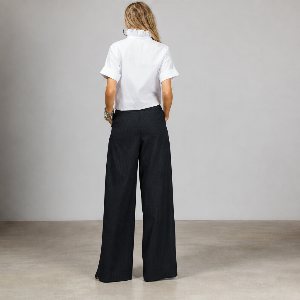 Veraline – Camicia Smoking con Fiocco e Colletto Arricciato lifestyle
