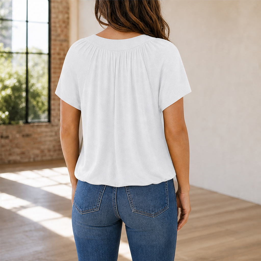 Velmora – Top Plissé Scollo a V Maniche Corte lifestyle