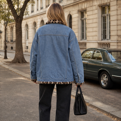 Velmora – Giacca di Jeans Reversibile con Interno Leopardo lifestyle
