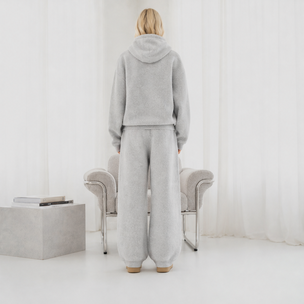 Morvana – Pantaloni Sweatpants in Pile Oversize lifestyle