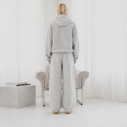 Morvana – Pantaloni Sweatpants in Pile Oversize lifestyle