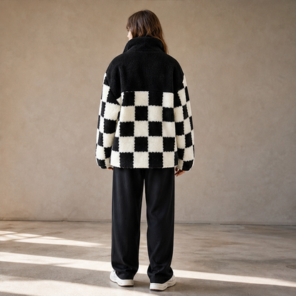 Melany – Giacca in Pile a Quadri con Cappuccio lifestyle