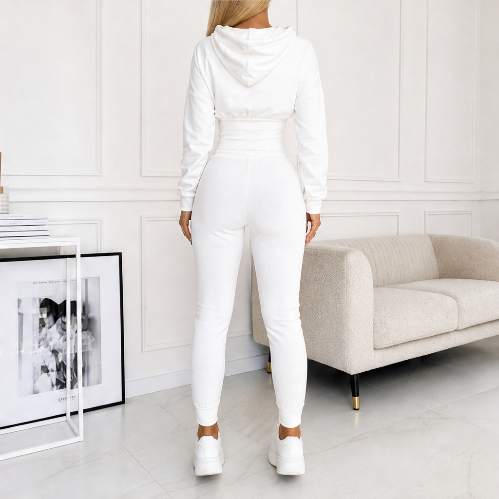 Velmora – Tuta Cropped con Cappuccio Due Pezzi lifestyle