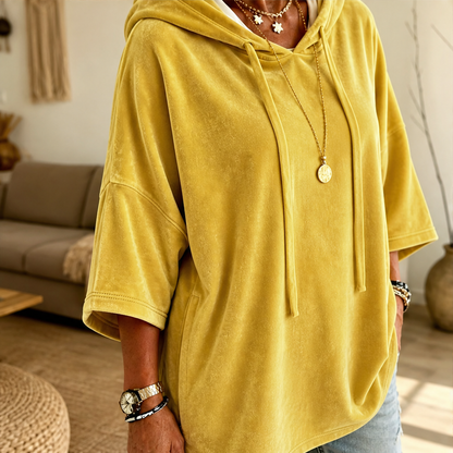 Velmora – Felpa Oversize in Velluto a Maniche 3/4 lifestyle