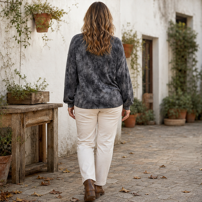 Velmara – Top Tie-Dye con Allacciatura a V lifestyle