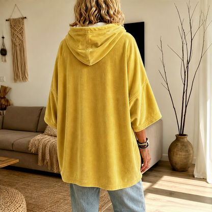 Velmora – Felpa Oversize in Velluto a Maniche 3/4 lifestyle