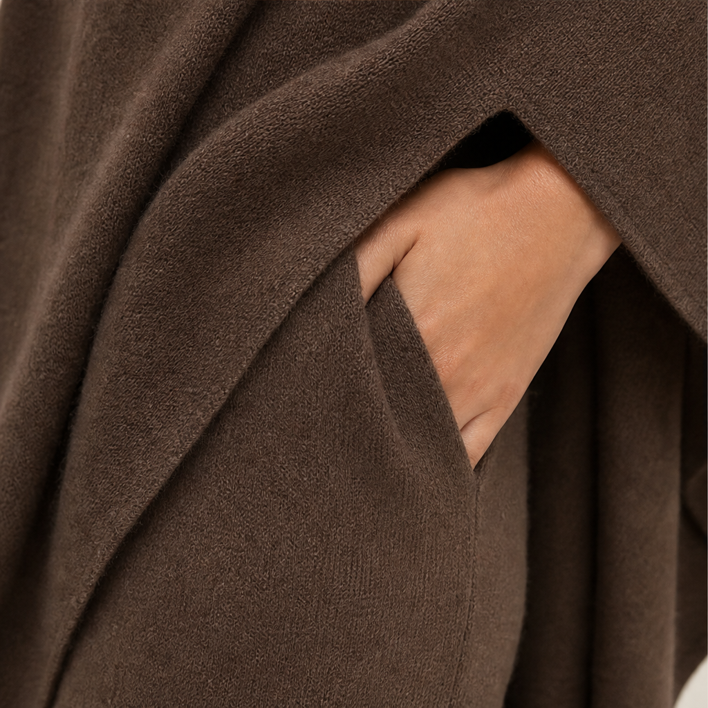 Voralia – Completo Cappa Collo Alto e Pantaloni Larghi detail