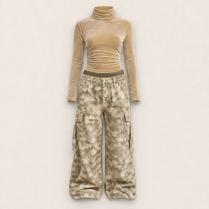 Velmara – Top Vellutato e Pantaloni Cargo Camouflage Khaki